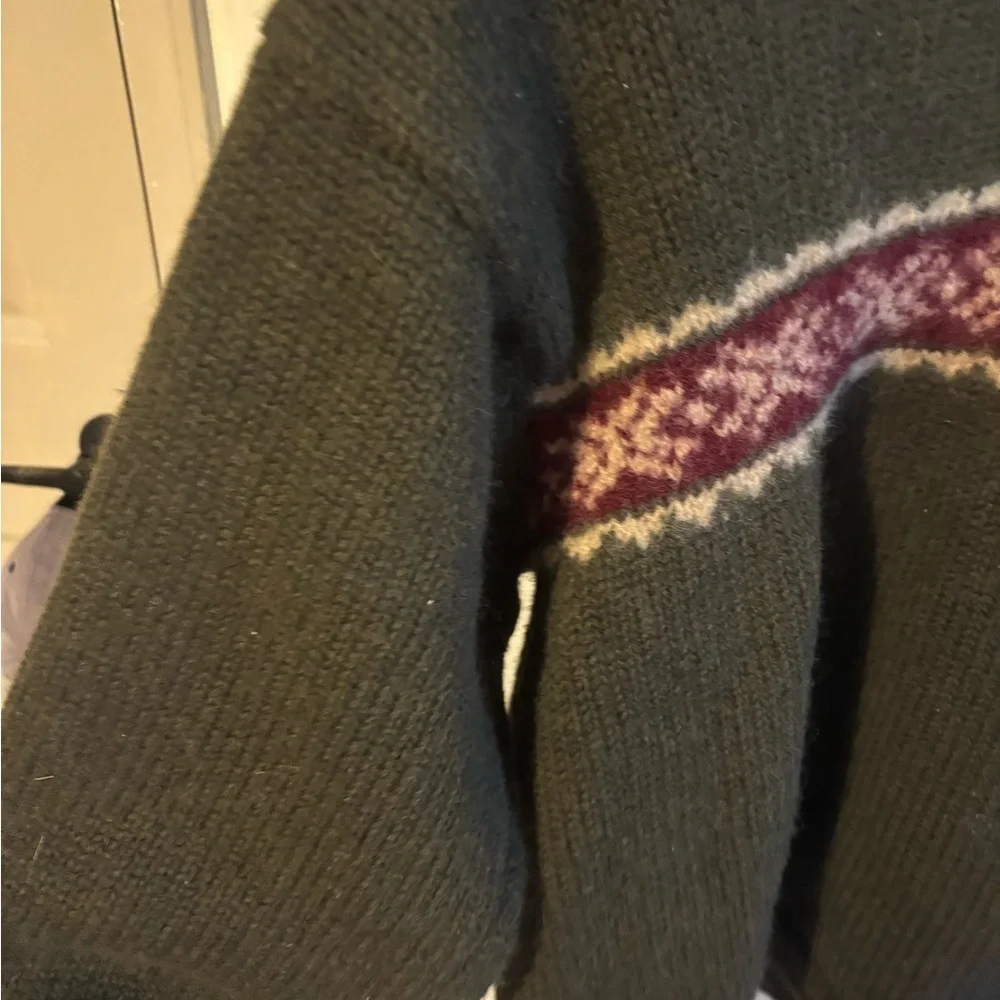 Abercrombie & Fitch Dark‎ Green Sweater with Maroon Pattern vintage y2k